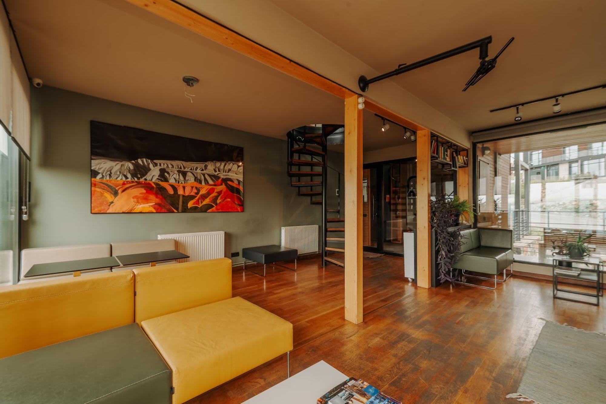 Quadrum Hotel กูเดาริ ภายนอก รูปภาพ