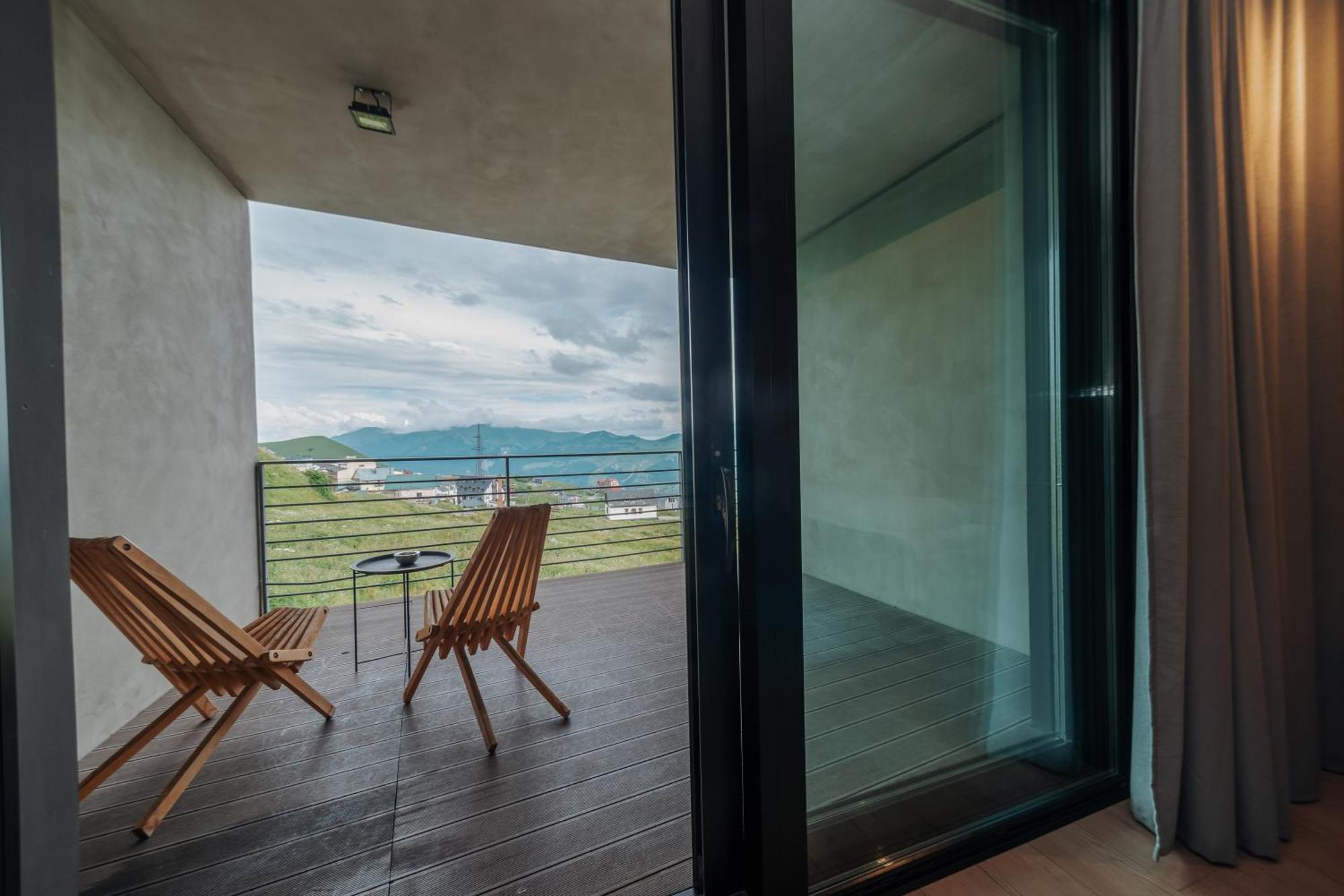 Quadrum Hotel กูเดาริ ภายนอก รูปภาพ